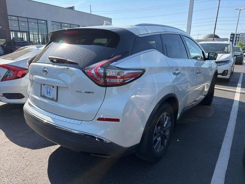 White 2017 Nissan Murano SL