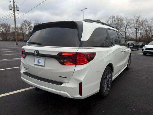Platinum White Pearl 2026 Honda Odyssey Touring