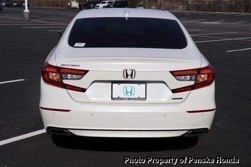 Photo 4 of 48 of 2018 Honda Accord Touring