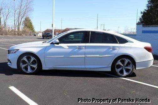 Photo 2 of 48 of 2018 Honda Accord Touring