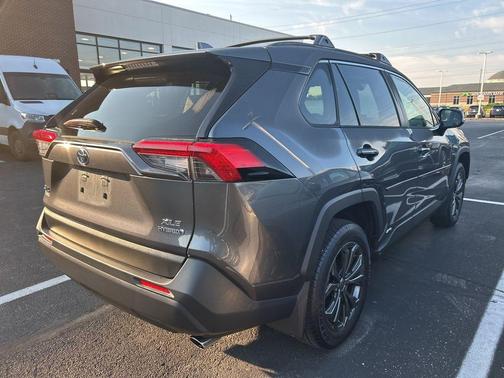 2022 Toyota RAV4 Hybrid XLE
