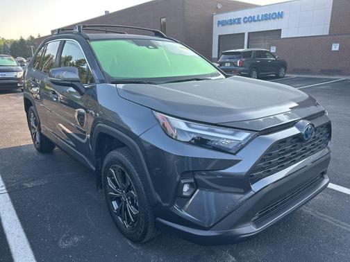 2022 Toyota RAV4 Hybrid XLE