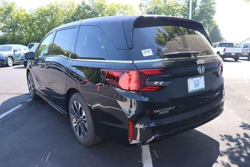 Crystal Black Pearl 2026 Honda Odyssey Elite