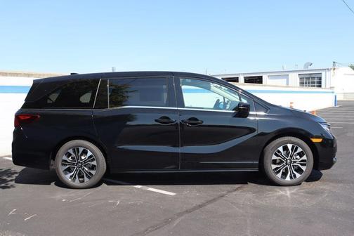 Crystal Black Pearl 2026 Honda Odyssey Elite
