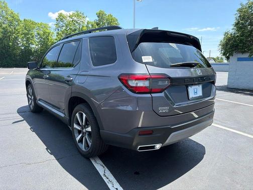 Modern Steel Metallic 2025 Honda Pilot Touring