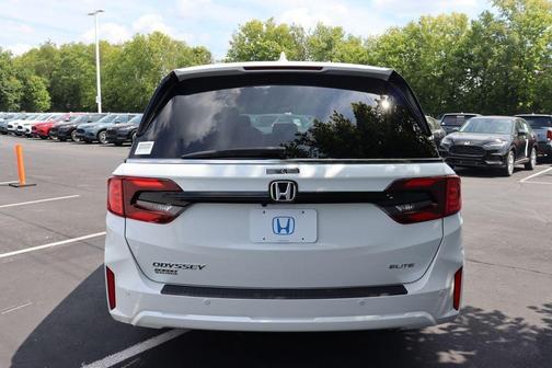 Platinum White Pearl 2026 Honda Odyssey Elite