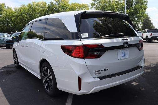 Platinum White Pearl 2026 Honda Odyssey Elite