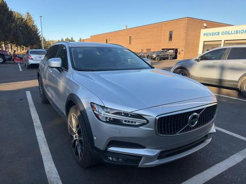 2018 Volvo V90 Cross Country T6