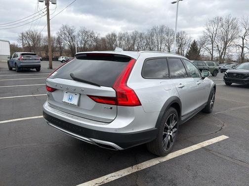 2018 Volvo V90 Cross Country T6