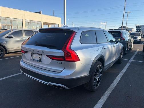 2018 Volvo V90 Cross Country T6