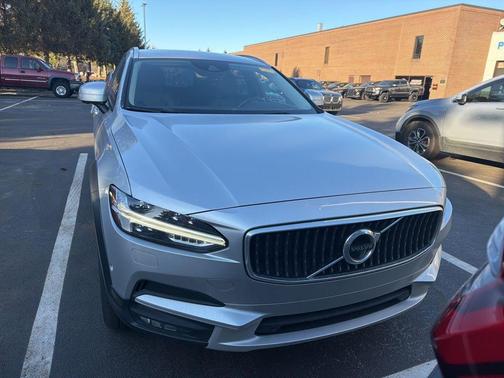 2018 Volvo V90 Cross Country T6