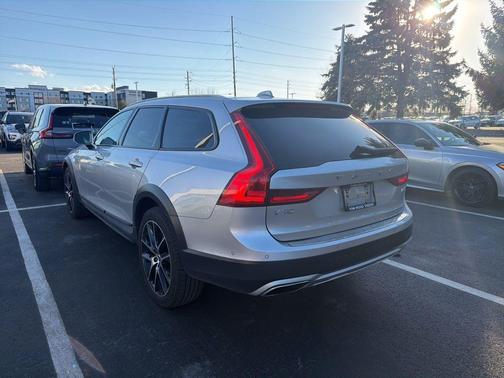 2018 Volvo V90 Cross Country T6