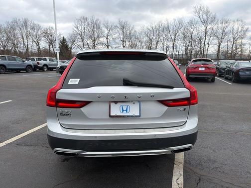 2018 Volvo V90 Cross Country T6
