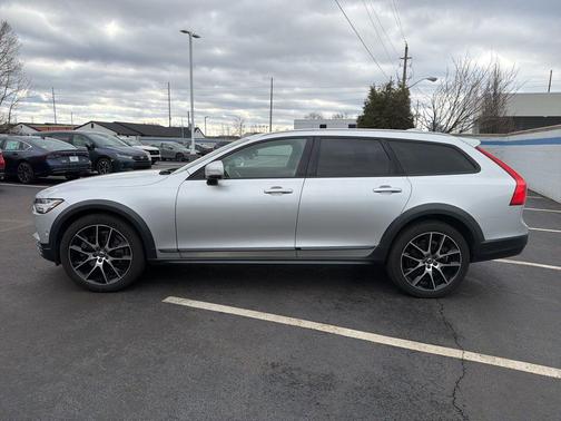 2018 Volvo V90 Cross Country T6