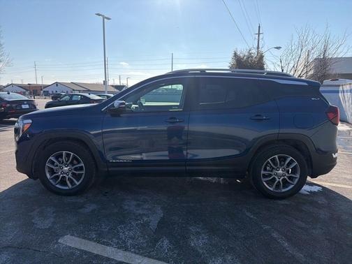 2023 GMC Terrain SLT