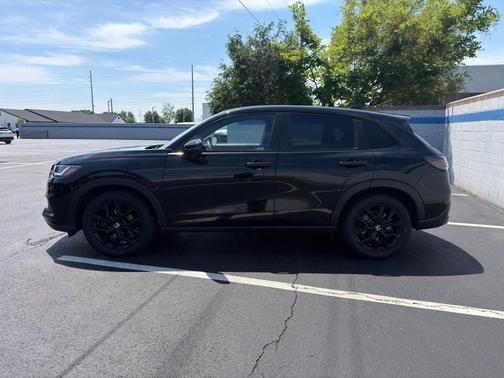 Crystal Black Pearl 2024 Honda HR-V Sport