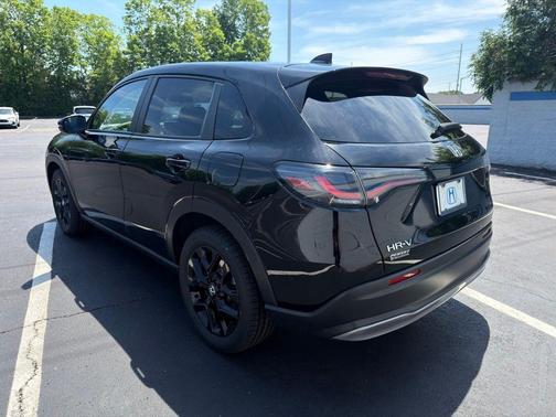 Crystal Black Pearl 2024 Honda HR-V Sport