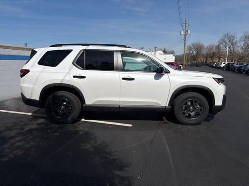 Platinum White Pearl 2026 Honda Pilot TrailSport