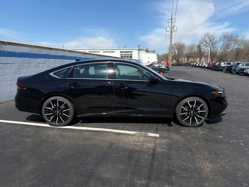 Crystal Black Pearl 2026 Honda Accord Hybrid Touring