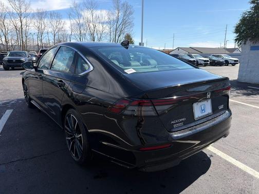 Crystal Black Pearl 2026 Honda Accord Hybrid Touring