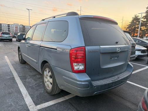 2007 Hyundai Entourage GLS