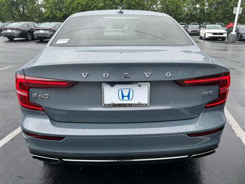 2022 Volvo S60 B5 Inscription