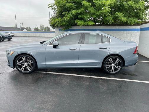 2022 Volvo S60 B5 Inscription