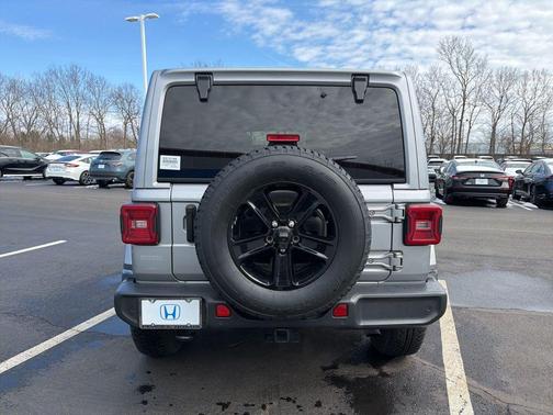 2021 Jeep Wrangler Unlimited Sahara Altitude