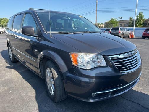 2016 Chrysler Town & Country Touring