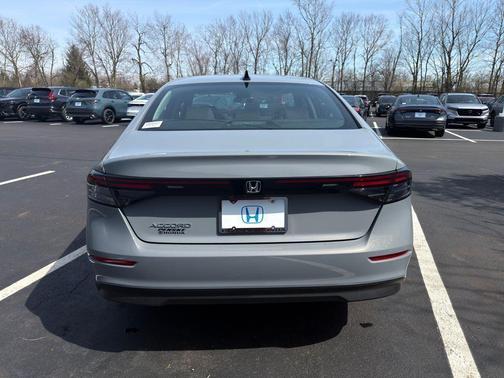 Urban Gray Pearl 2026 Honda Accord SE