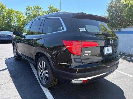 Crystal Black Pearl 2017 Honda Pilot Touring