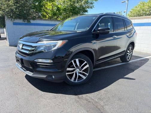 Crystal Black Pearl 2017 Honda Pilot Touring