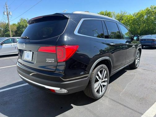 Crystal Black Pearl 2017 Honda Pilot Touring