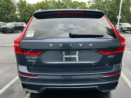 2024 Volvo XC60 B5 Plus Dark Theme