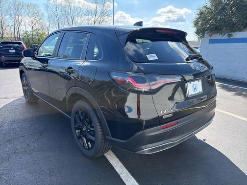 Crystal Black Pearl 2023 Honda HR-V Sport