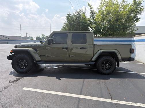 41 2025 Jeep Gladiator High Tide