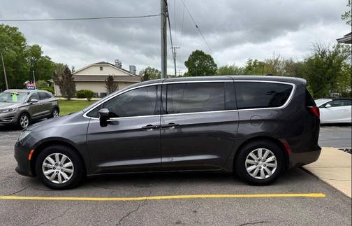 2020 Chrysler Voyager L