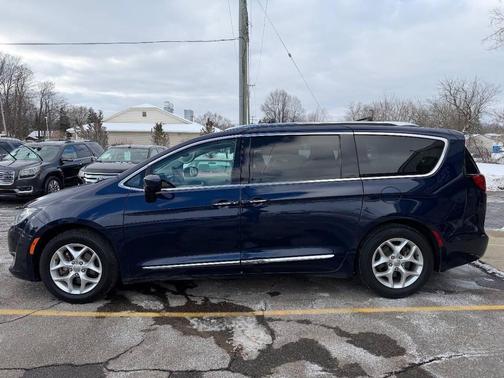 2018 Chrysler Pacifica Touring-L