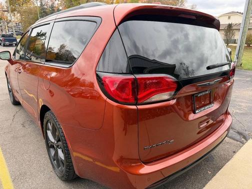 2018 Chrysler Pacifica Touring-L Plus