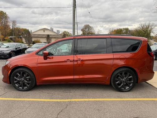 2018 Chrysler Pacifica Touring-L Plus