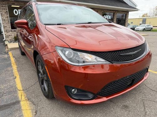 2018 Chrysler Pacifica Touring-L Plus