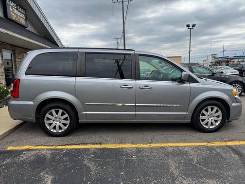 2016 Chrysler Town & Country Touring