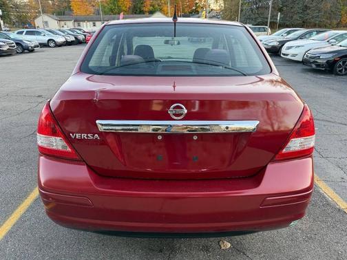 2010 Nissan Versa 1.8 S
