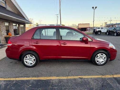 2010 Nissan Versa 1.8 S