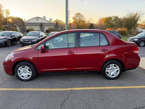 2010 Nissan Versa 1.8 S