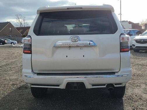 Photo 2 of 9 of 2016 Toyota 4Runner Limited