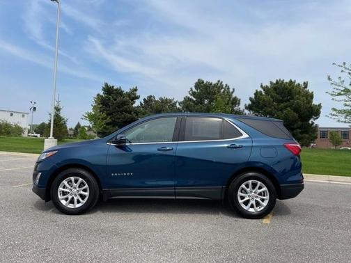 Photo 2 of 30 of 2019 Chevrolet Equinox 2LT