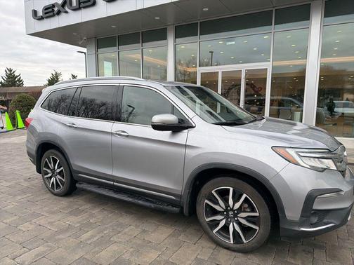 Lunar Silver Metallic 2022 Honda Pilot AWD Elite