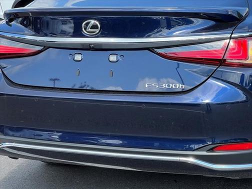 2025 Lexus ES 300h Base