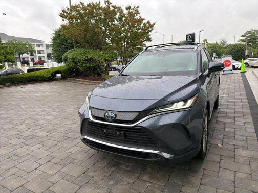 Coastal Gray Metallic 2021 Toyota Venza XLE